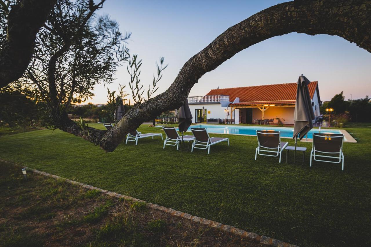 With Pool & Garden Couette-café 3*