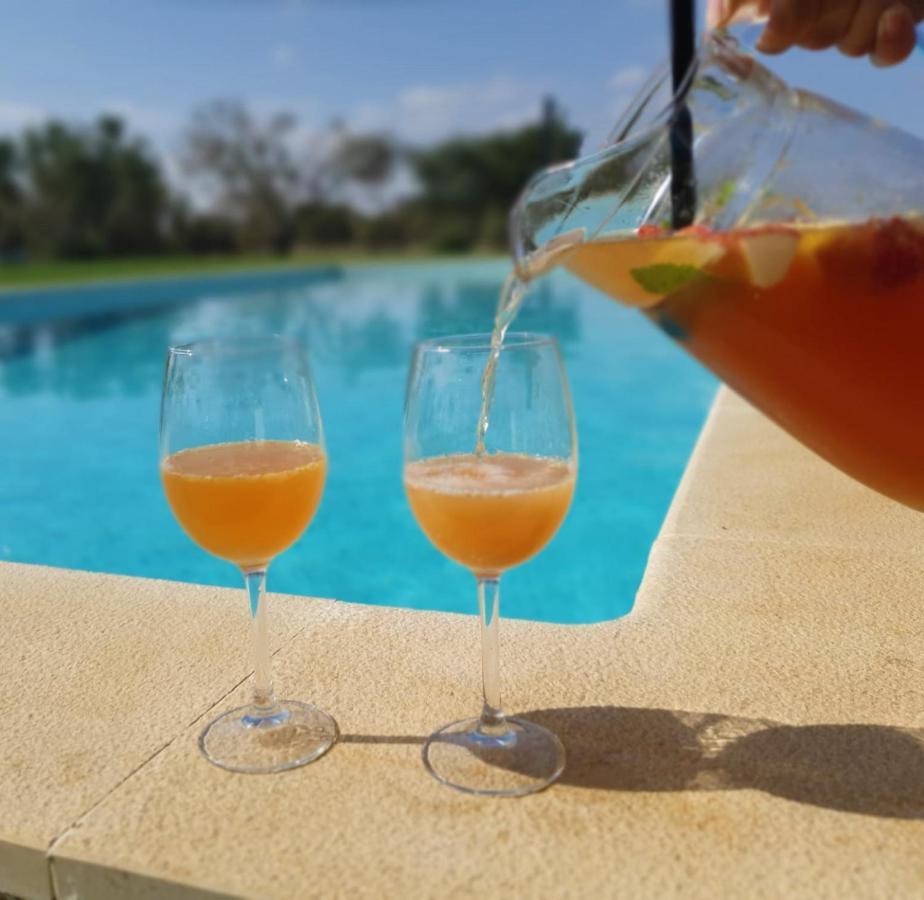 With Pool & Garden Couette-café